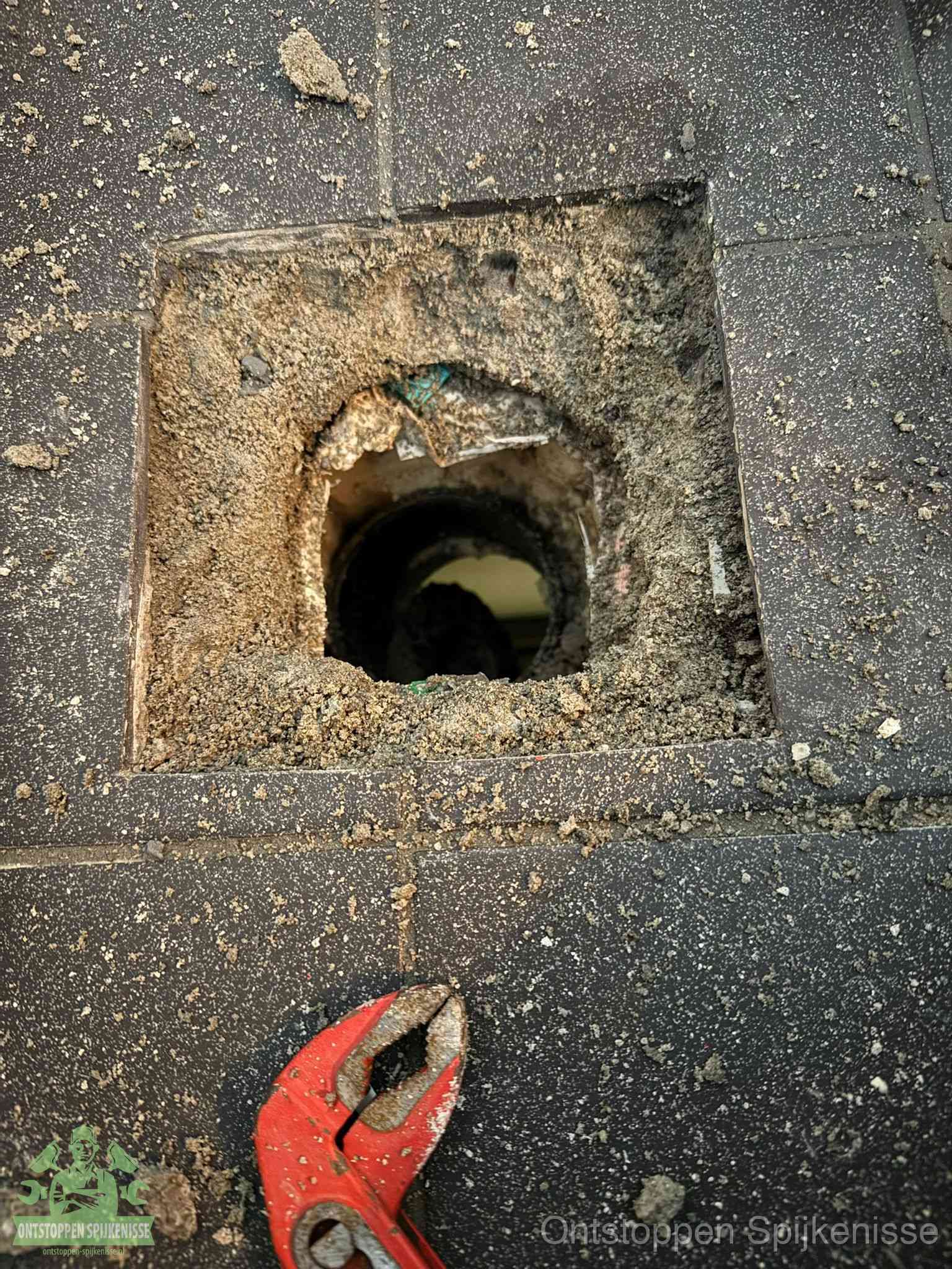 Rioolputje erfgrens eigendom in Spijkenisse