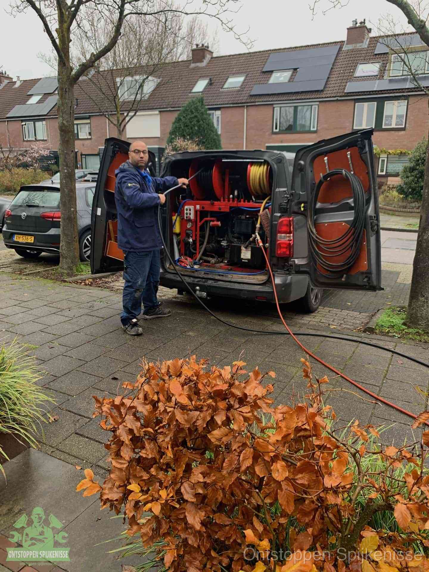 Rioolservice in de wijk in Spijkenisse
